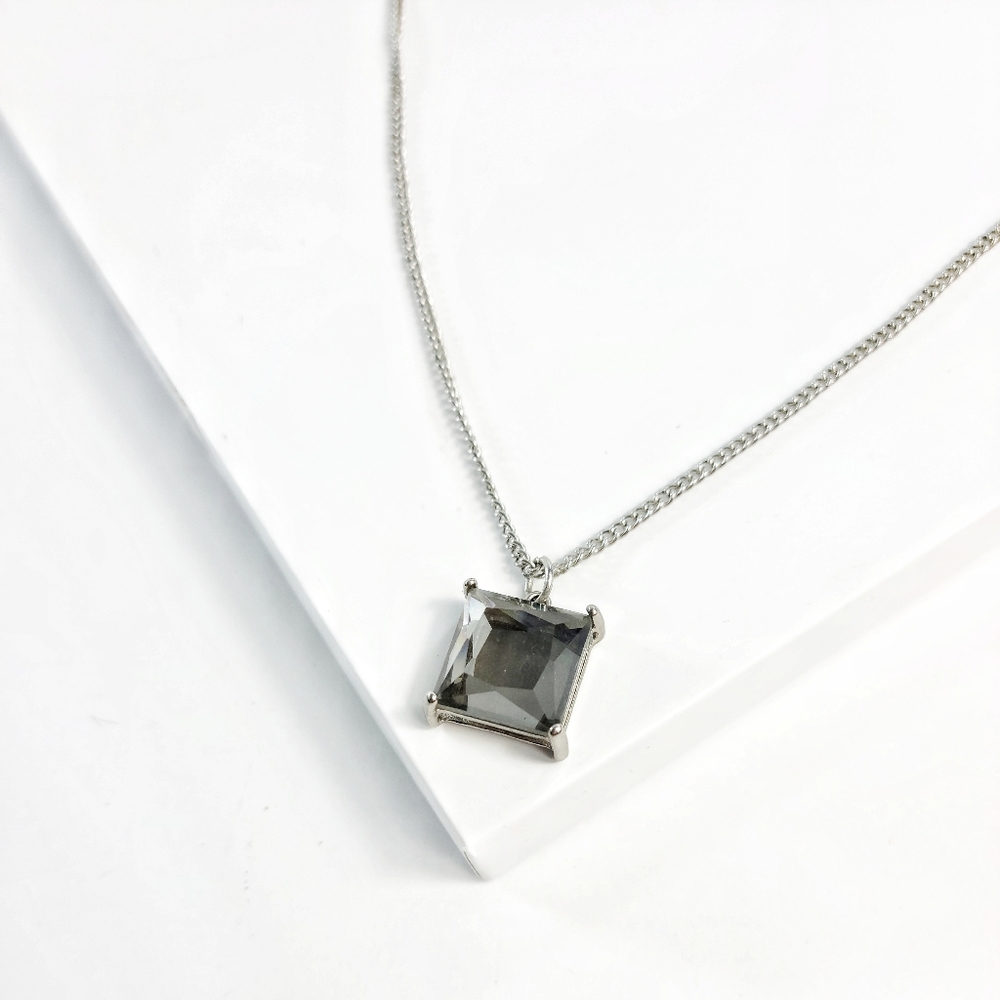DIAMOND PENDANT NECKLACE